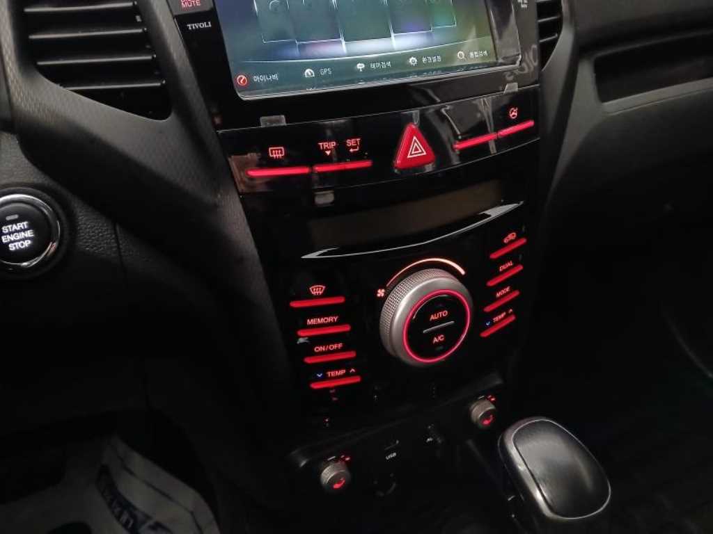 Ssangyong Tivoli 2017 Blanco - Importación desde Corea - HF Imports Iquique - Foto 13