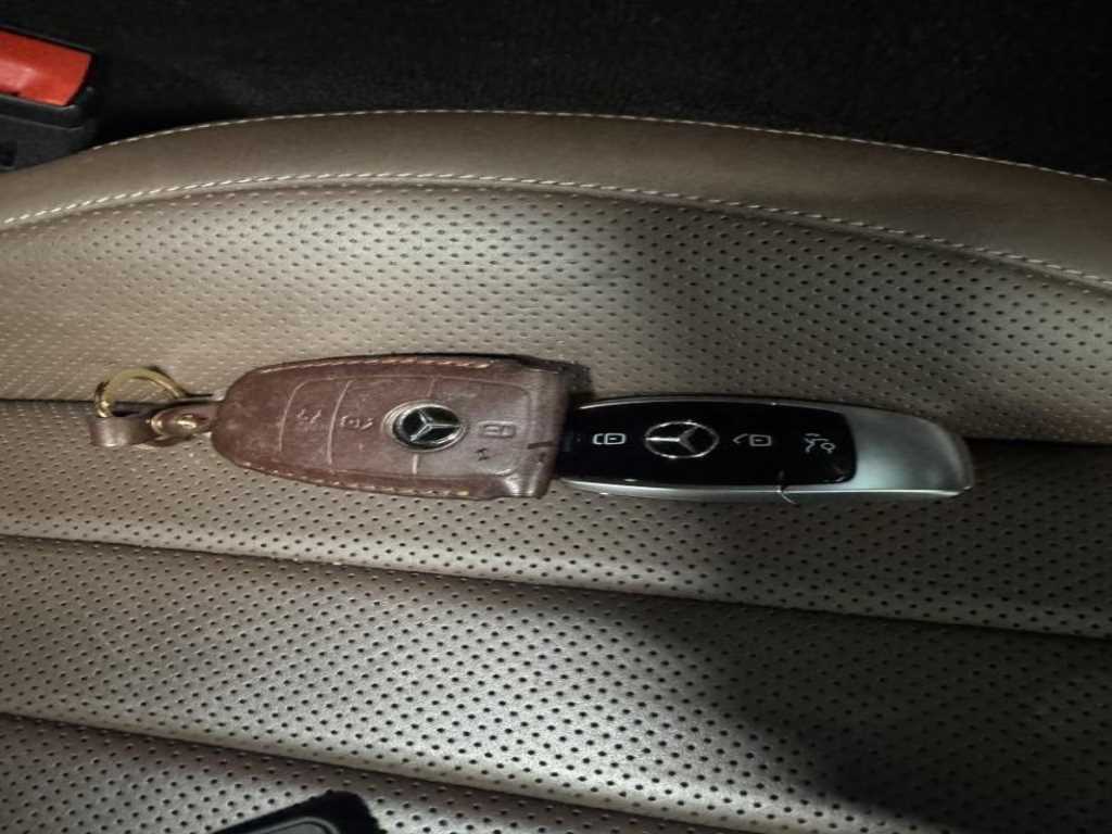 Mercedes Benz E class - Vista 8