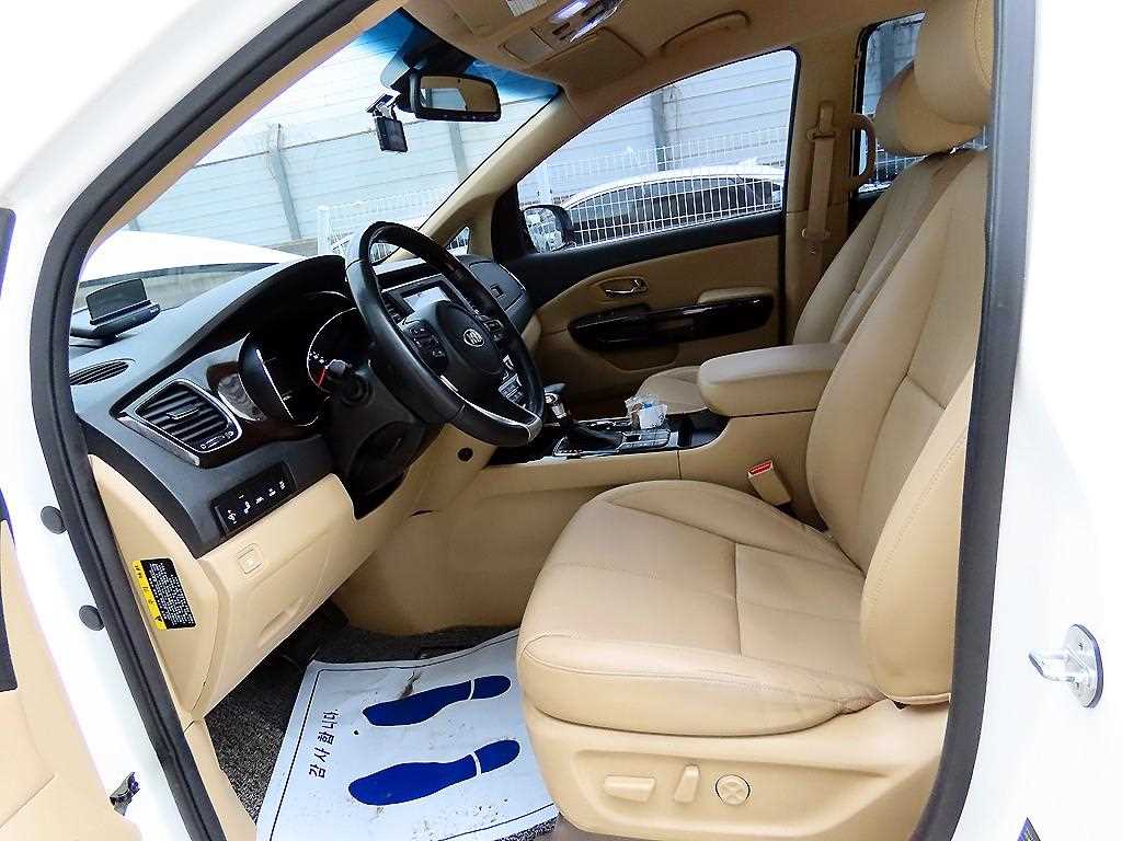 KIA Carnival - Vista 5