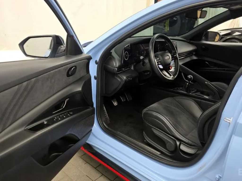 HYUNDAI Avante - Vista 10