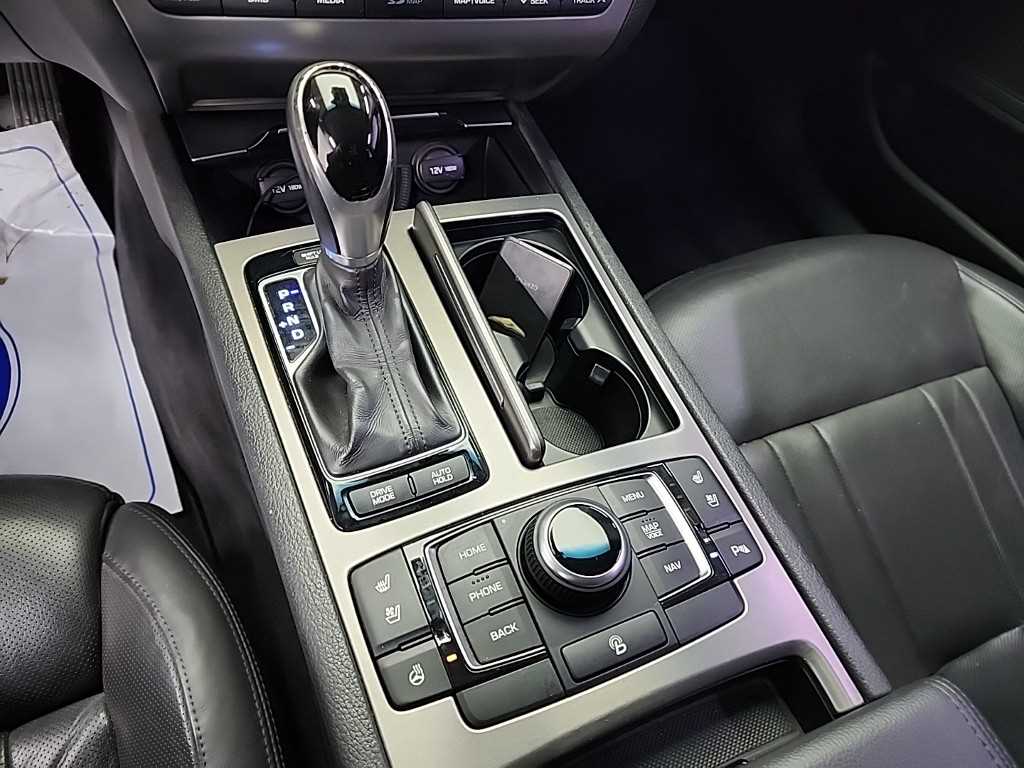 HYUNDAI Genesis - Vista 8