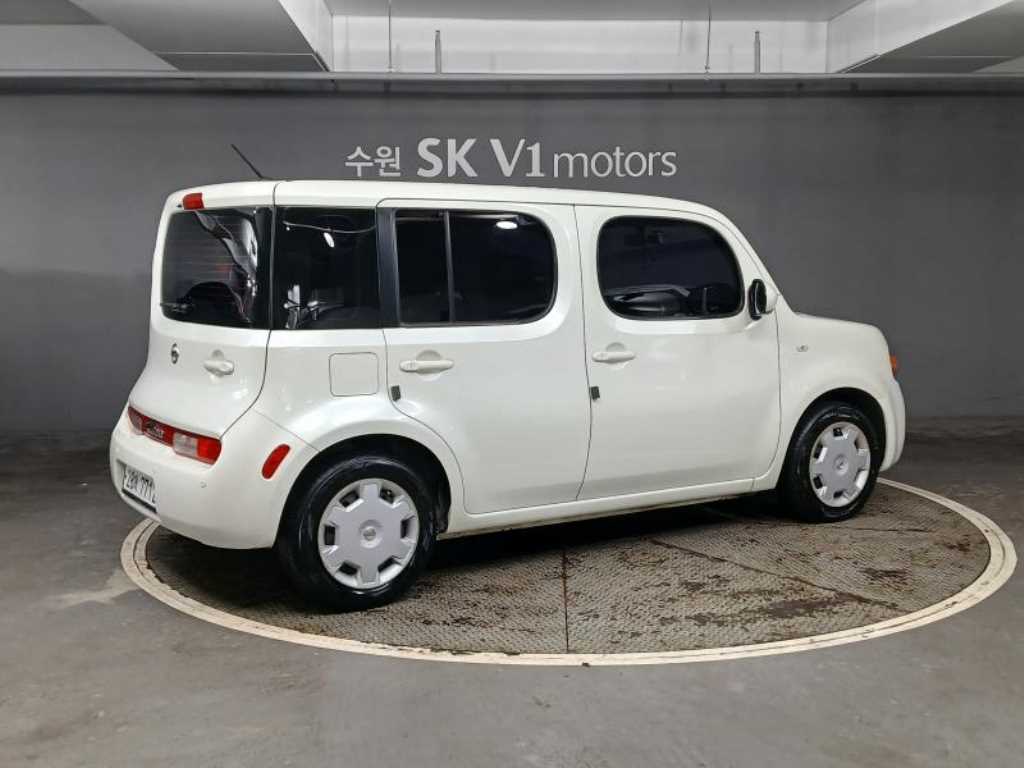 Nissan Cube - Vista 4