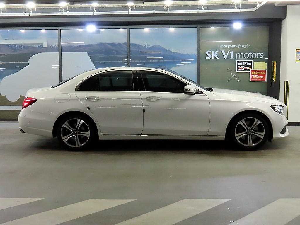 Mercedes Benz E class - Vista 4