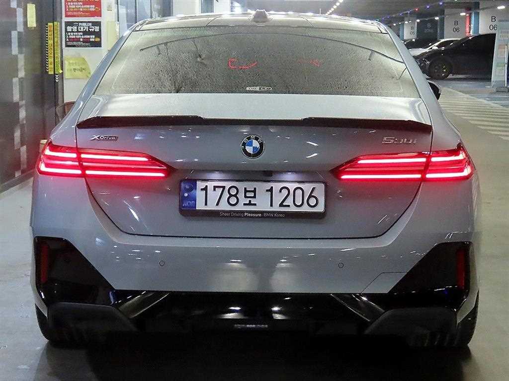 BMW 5 Series - Vista 5