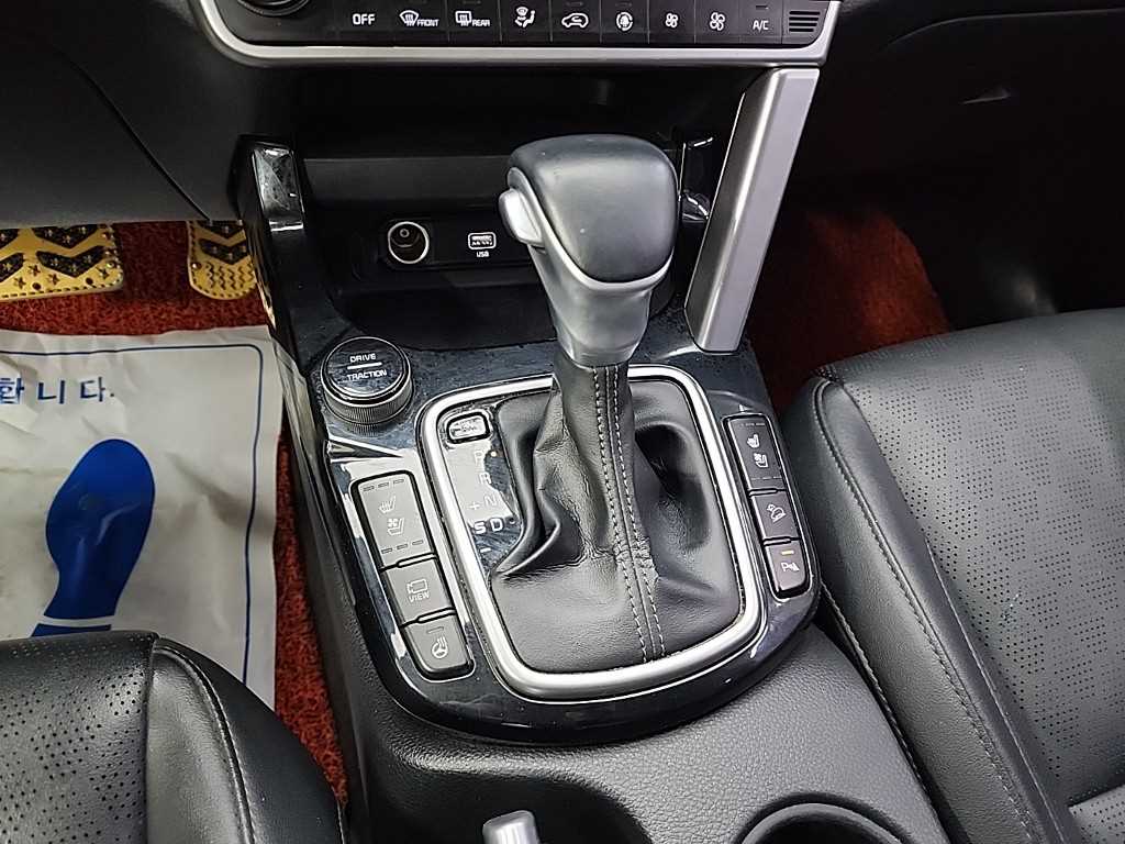 KIA Seltos - Vista 8