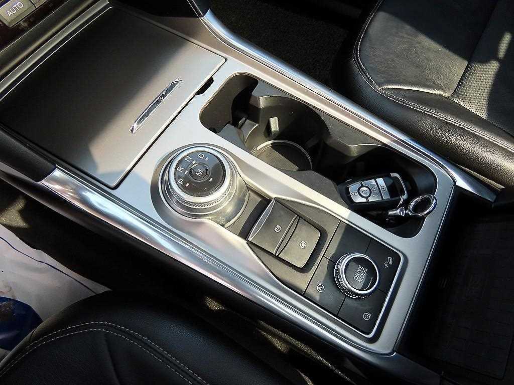 Ford Explorer - Vista 10