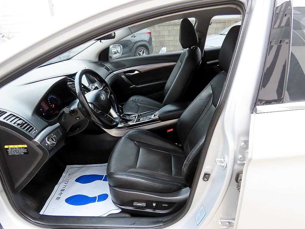 HYUNDAI i40 - Vista 5