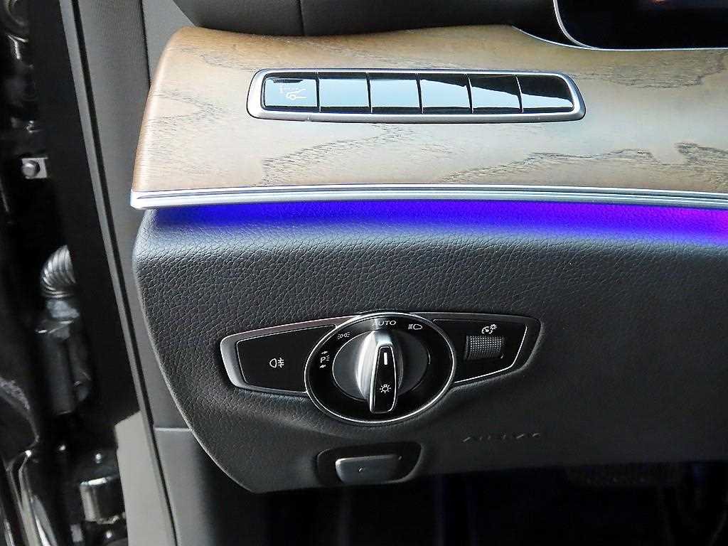 Mercedes Benz E class - Vista 12