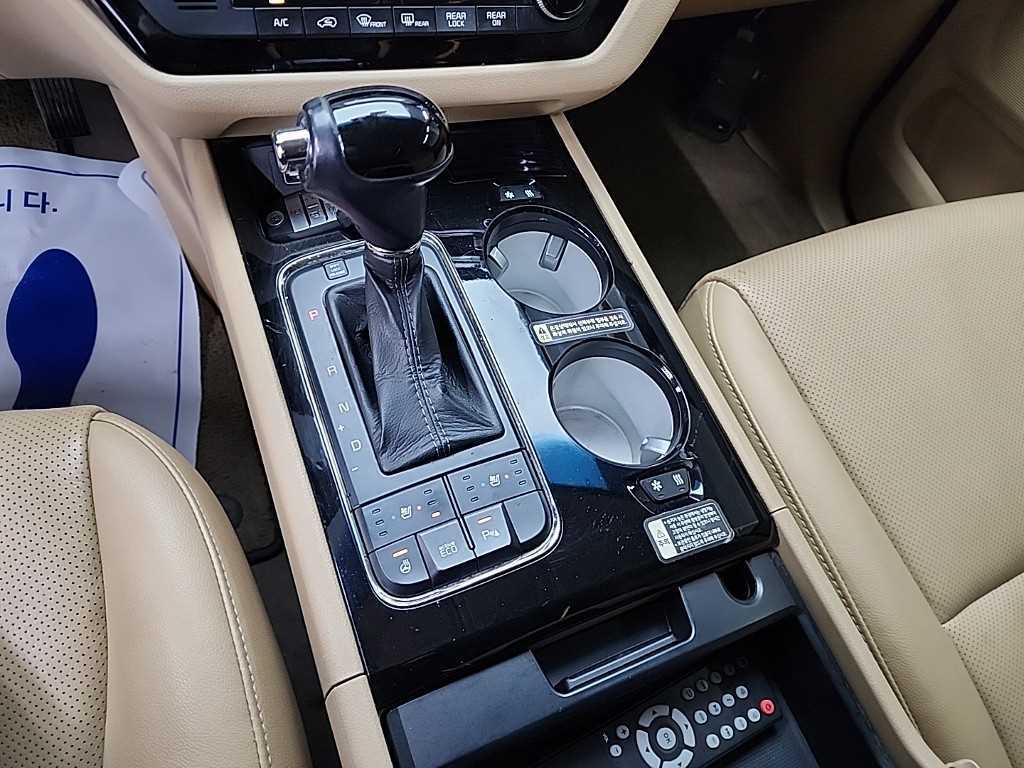 KIA Carnival - Vista 8