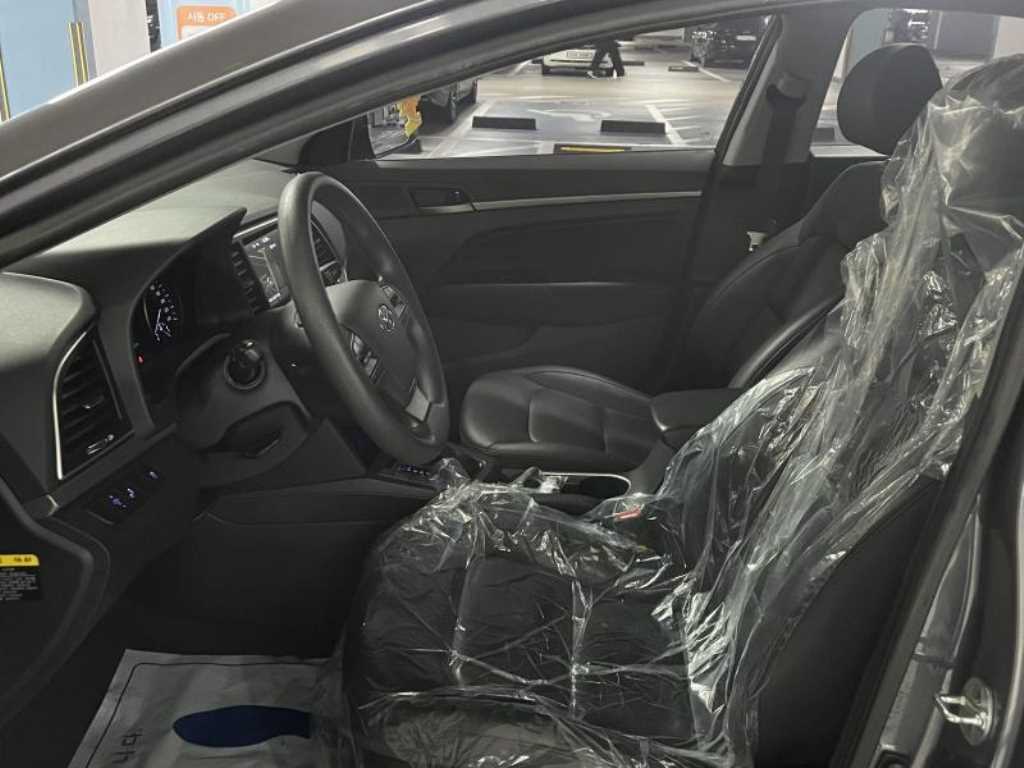 HYUNDAI Avante - Vista 11