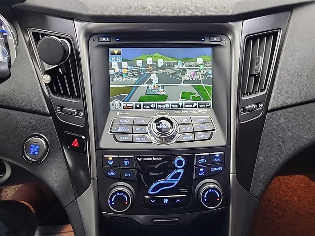 HYUNDAI Sonata - Vista 10