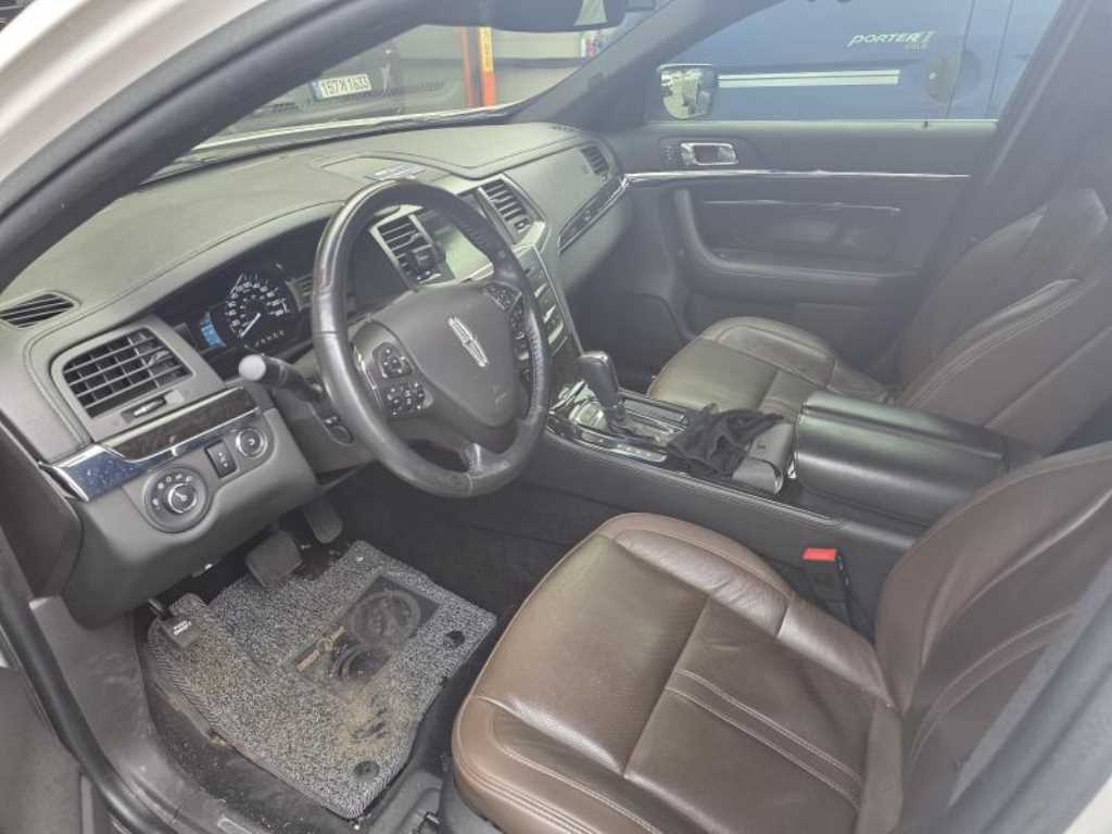 Lincoln MKS - Vista 4