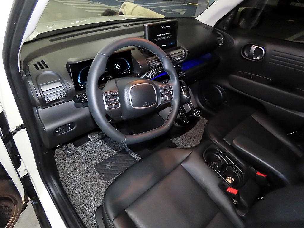 HYUNDAI Casper - Vista 10