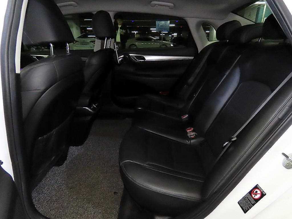 HYUNDAI Grandeur - Vista 7