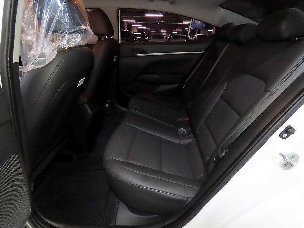 HYUNDAI Avante - Vista 7