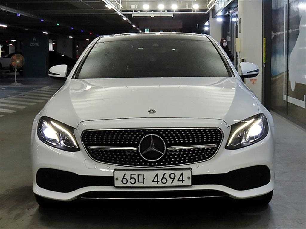 Mercedes Benz E class - Vista 3