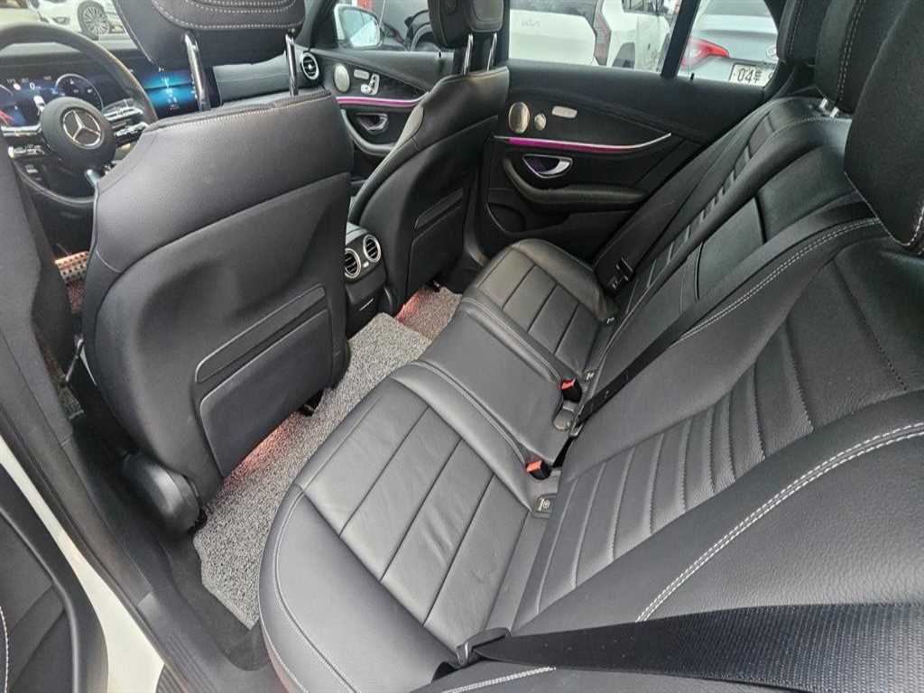 Mercedes Benz E class - Vista 9