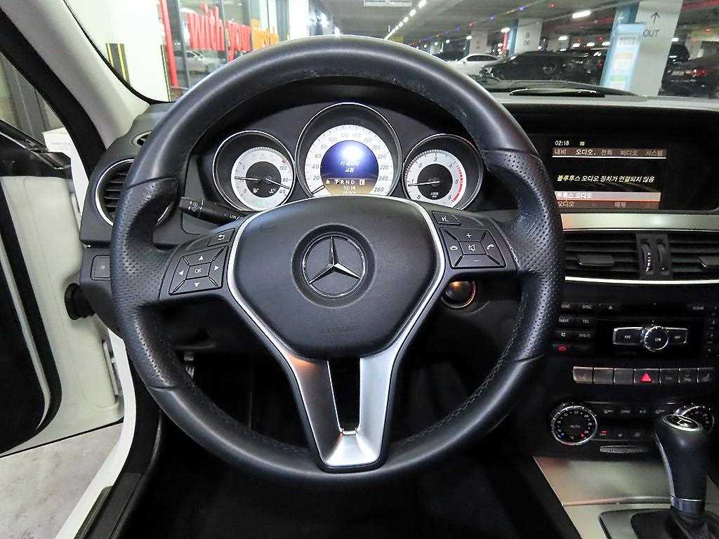 Mercedes Benz C Class - Vista 8