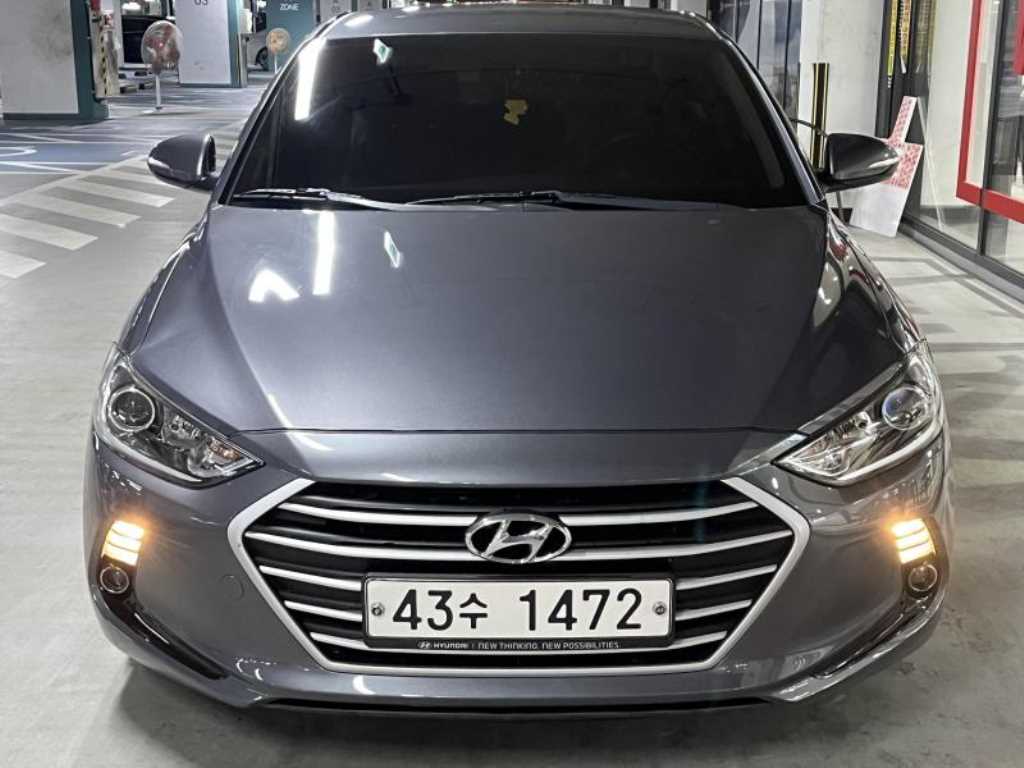 HYUNDAI Avante - Vista 2