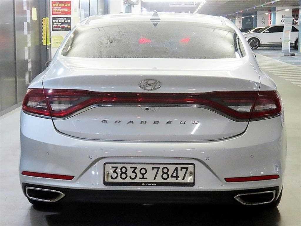 HYUNDAI Grandeur - Vista 5