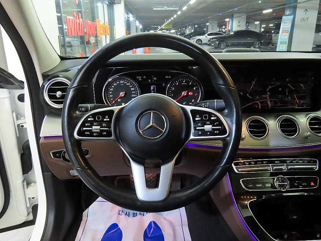 Mercedes Benz E class - Vista 9