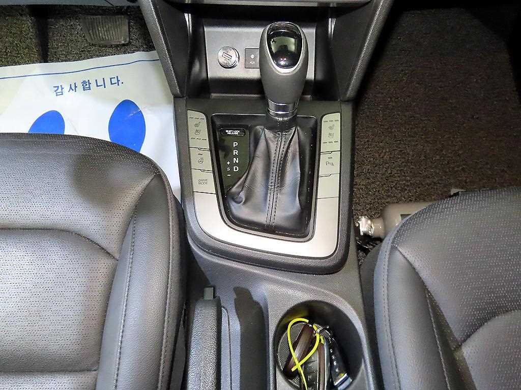 HYUNDAI Avante - Vista 12