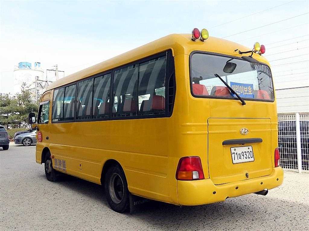medium and large bus Hyundai bus - Vista 3