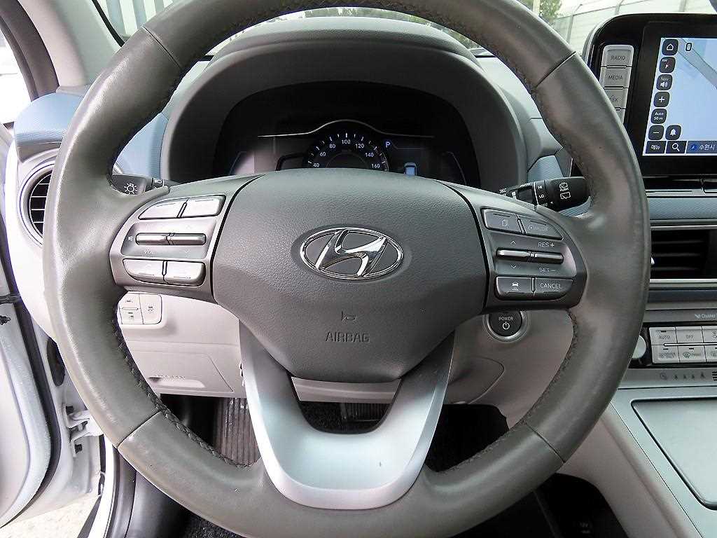 HYUNDAI Kona - Vista 8