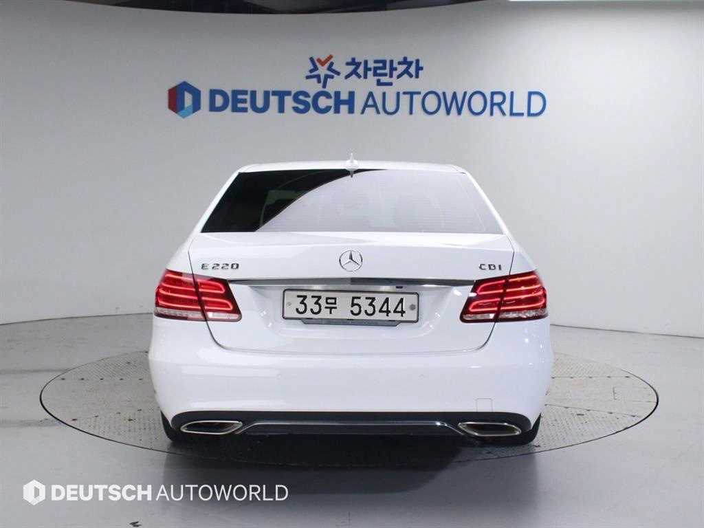 Mercedes Benz E class - Vista 4