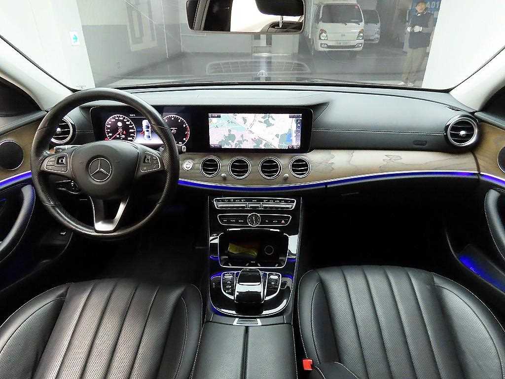 Mercedes Benz E class - Vista 8