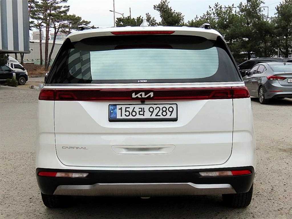 KIA Carnival - Vista 4