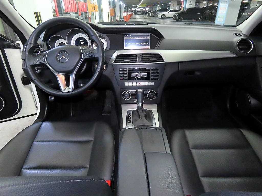 Mercedes Benz C Class - Vista 10