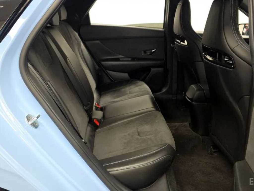 HYUNDAI Avante - Vista 12