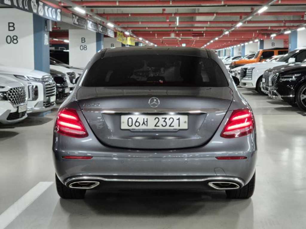 Mercedes Benz E class - Vista 4