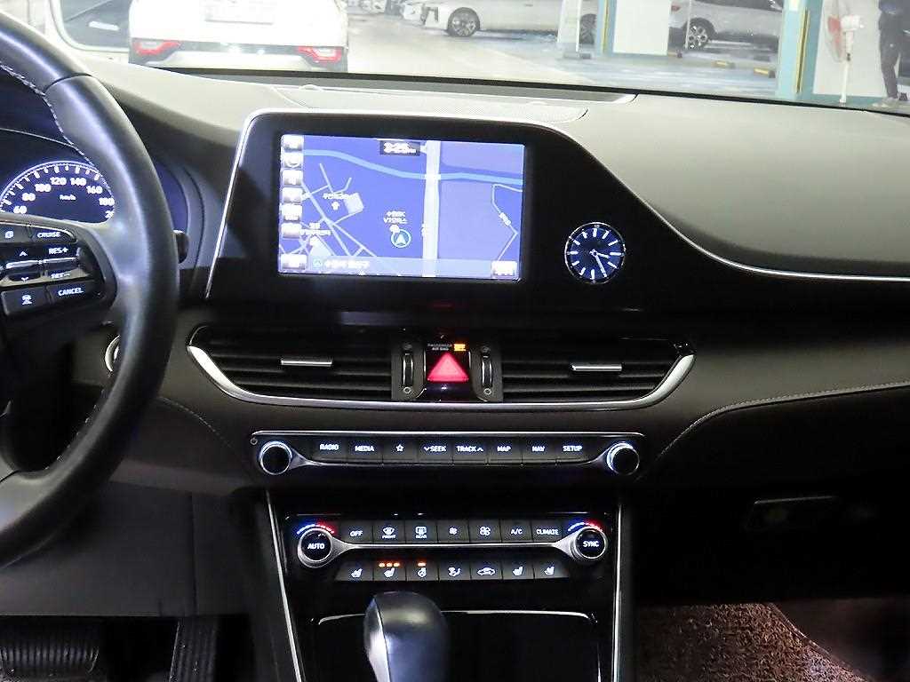 HYUNDAI Grandeur - Vista 11