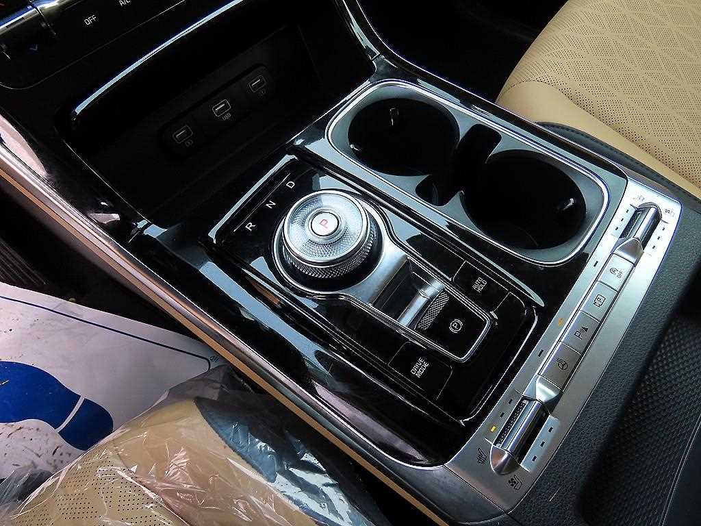 KIA Carnival - Vista 11