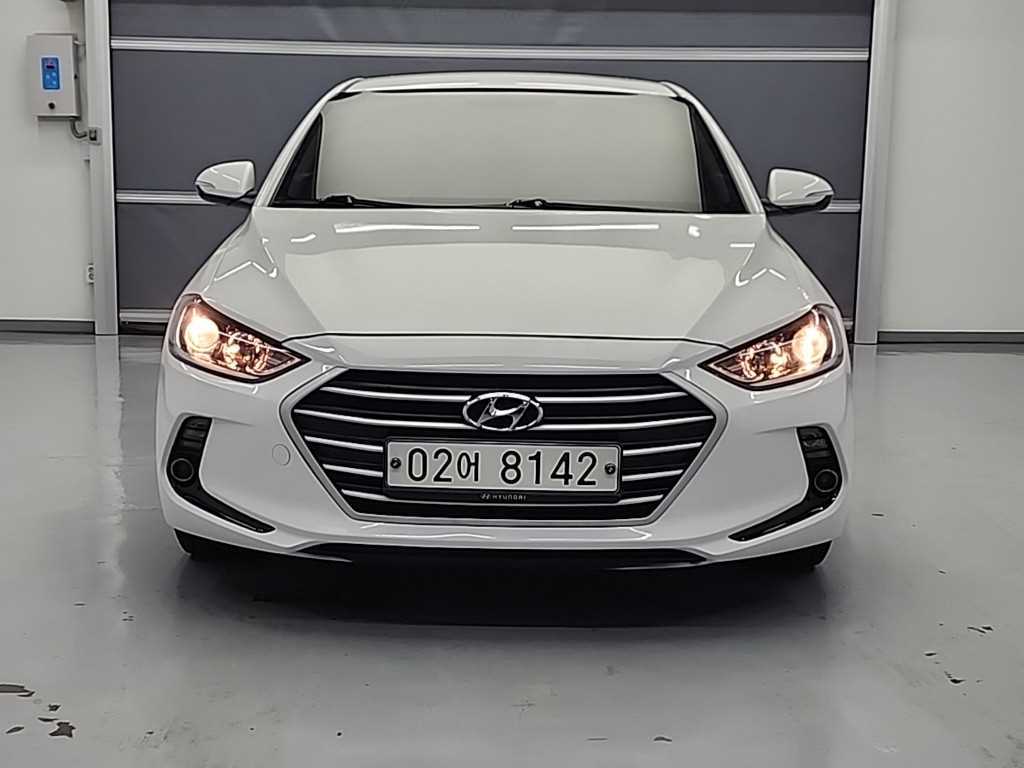 HYUNDAI Avante - Vista 2