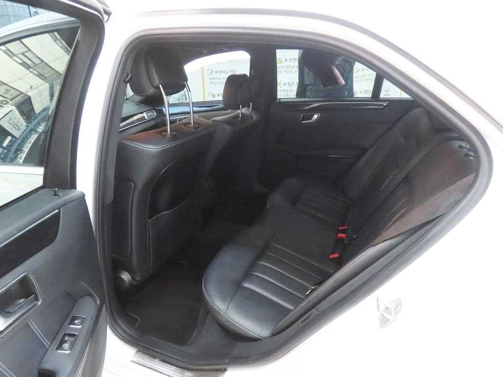 Mercedes Benz E class - Vista 6