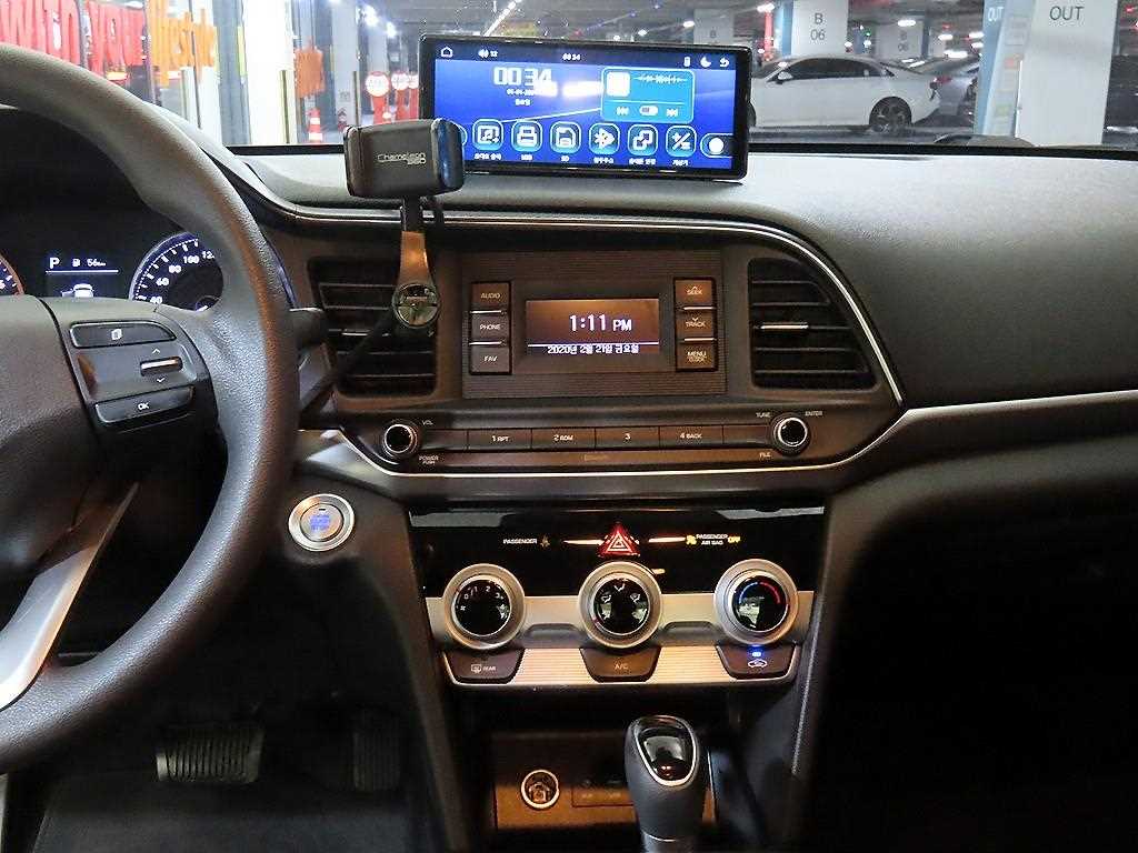 HYUNDAI Avante - Vista 11