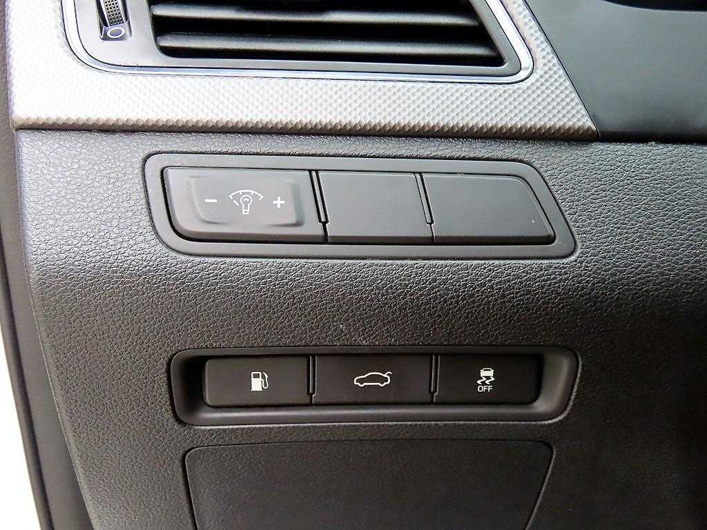 HYUNDAI Sonata - Vista 12