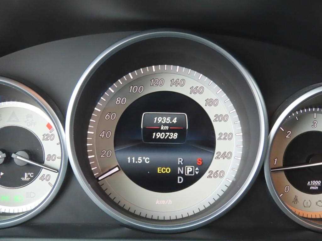 Mercedes Benz E class - Vista 8