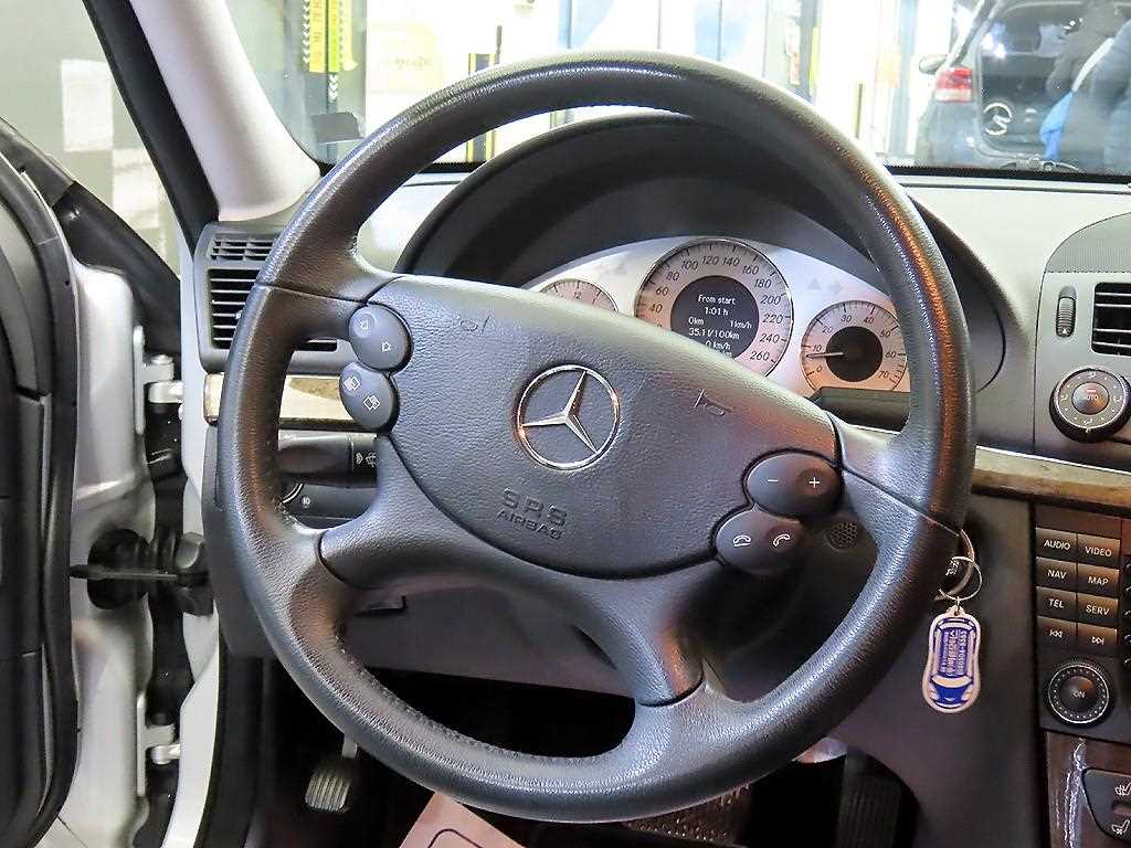 Mercedes Benz E class - Vista 8