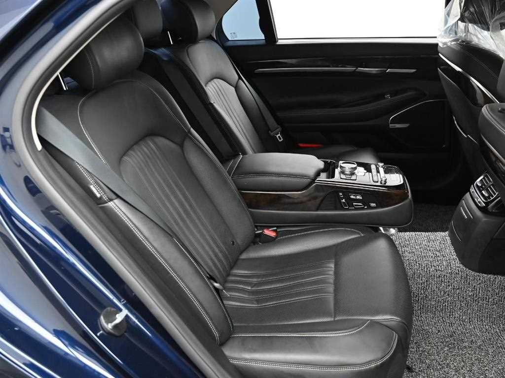 Genesis G90 - Vista 12