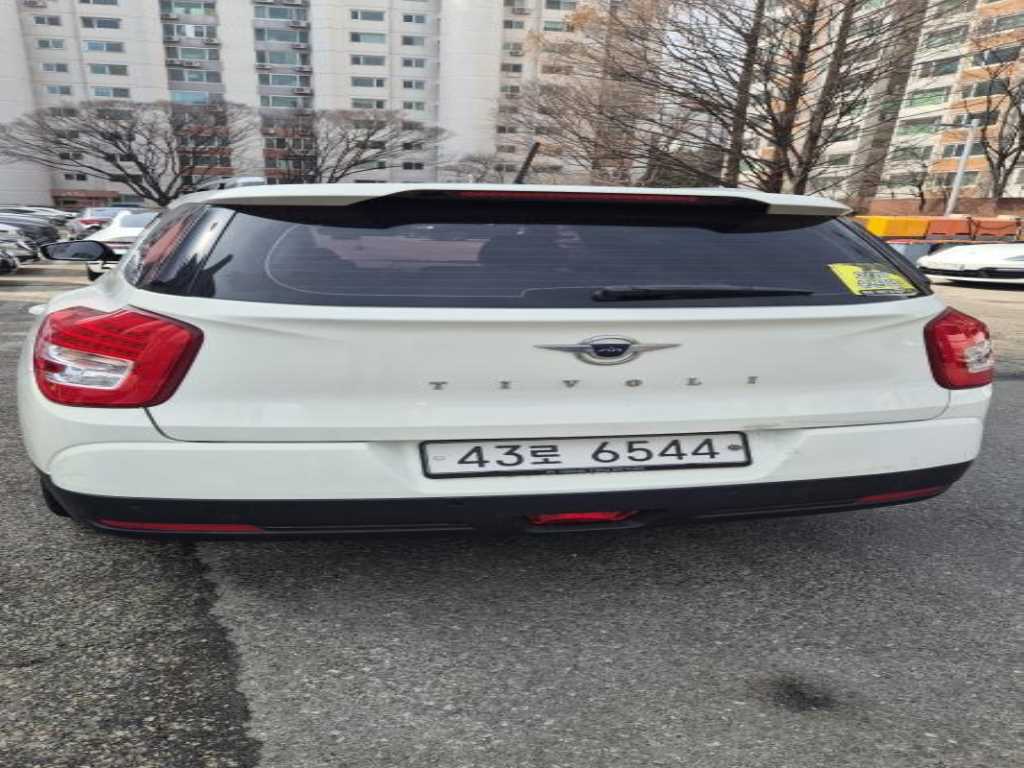 Ssangyong Tivoli - Vista 2