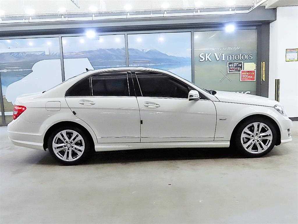 Mercedes Benz C Class - Vista 3