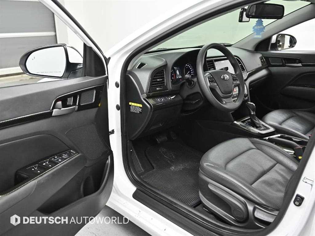 HYUNDAI Avante - Vista 12