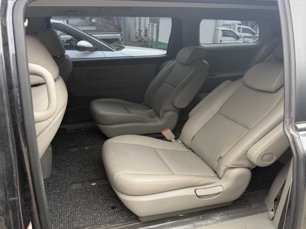 KIA Carnival - Vista 6