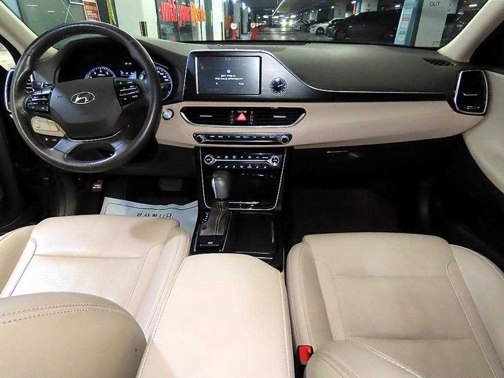 HYUNDAI Grandeur - Vista 10