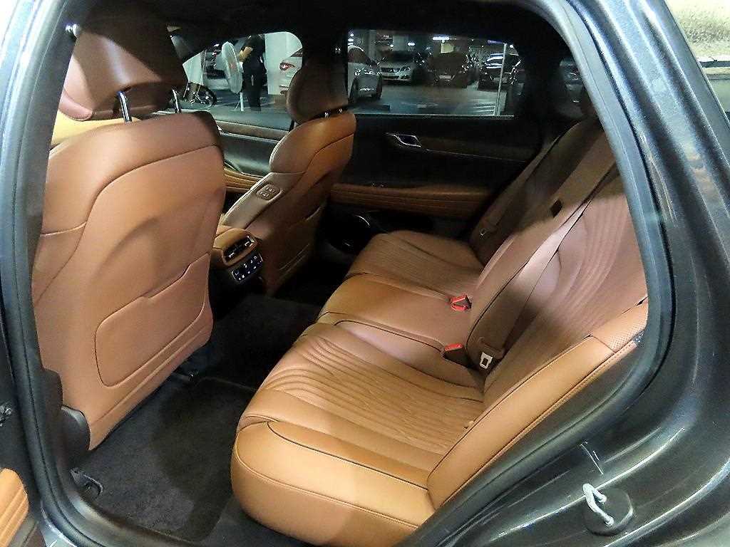 Genesis G80 - Vista 7