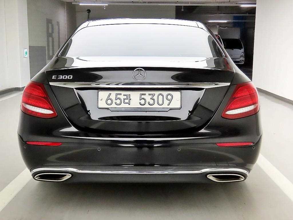 Mercedes Benz E class - Vista 3